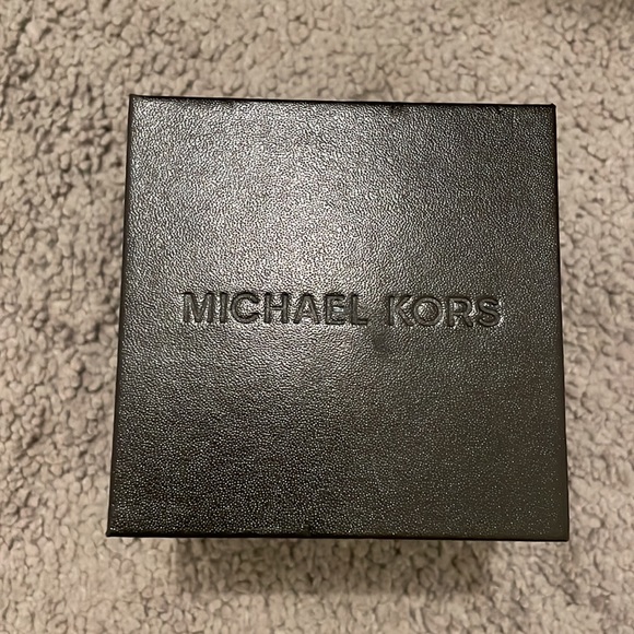 Micheal Kors Mid-Size Runway Gold-Tone Dial Blue Leather Ladies Watch - Picture 3 of 4